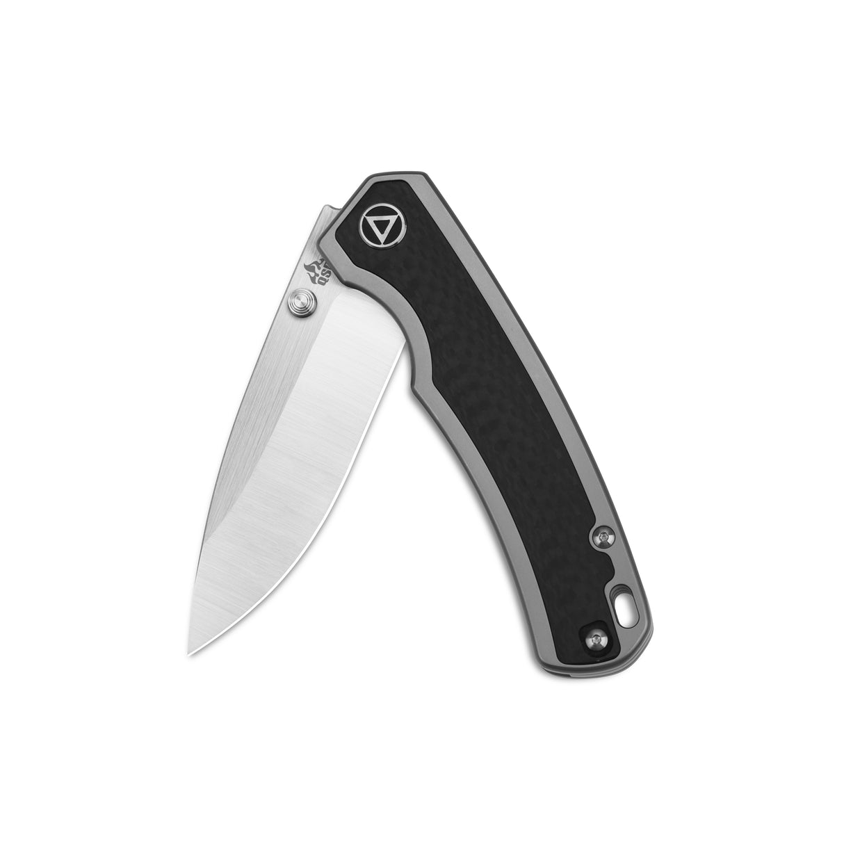 QSP Puffin pocket knife closed with CPM S35VN blade, titanium handle, and carbon fiber inlay.